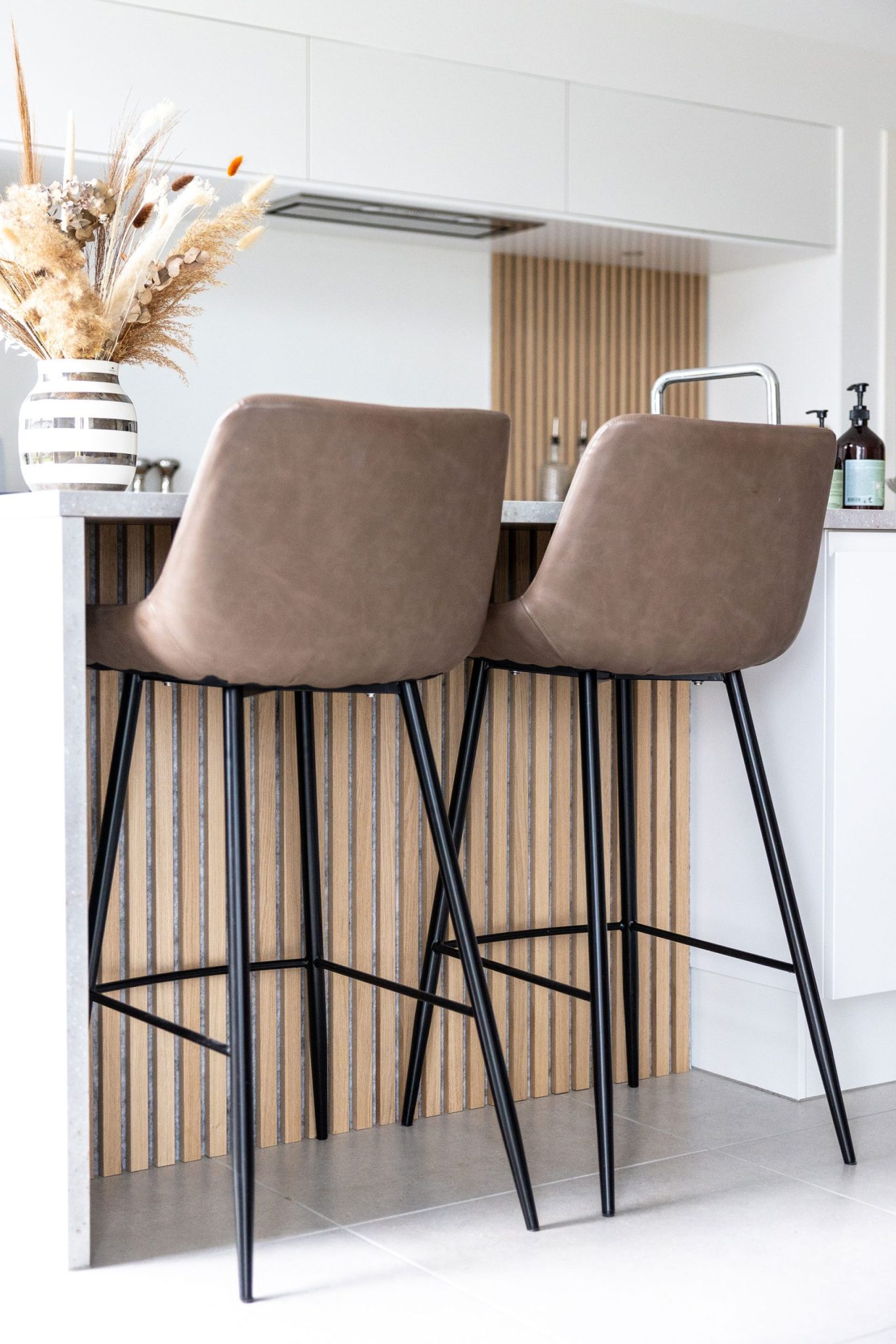 akupanel-classic-oak-grey-felt-kitchen-island