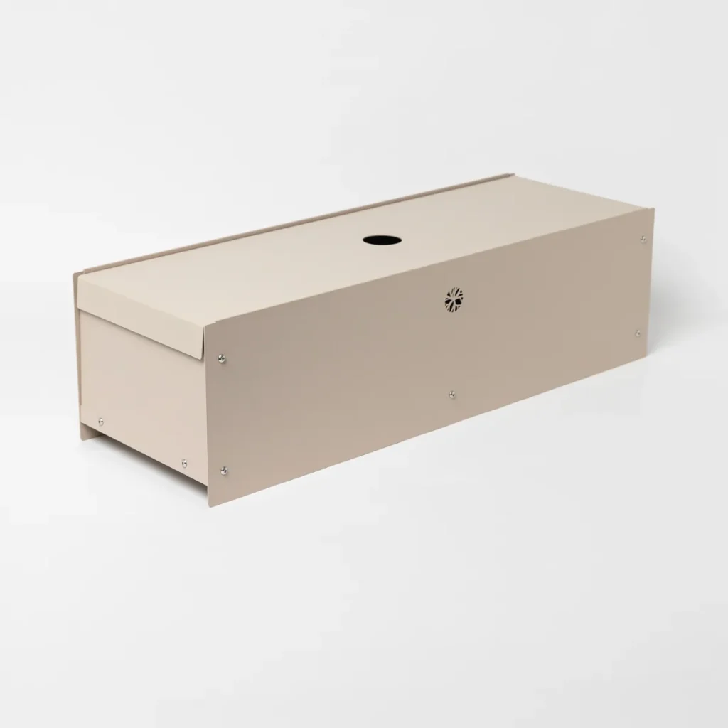 Bild 2 von 9 in der EMBRACE | Nell Metal Box Galerie