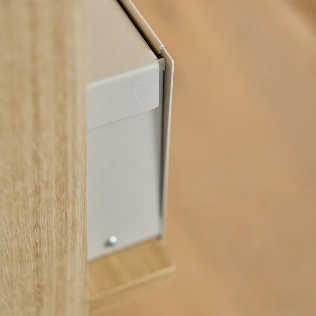 Bild 9 von 9 in der EMBRACE | Nell Metal Box Galerie