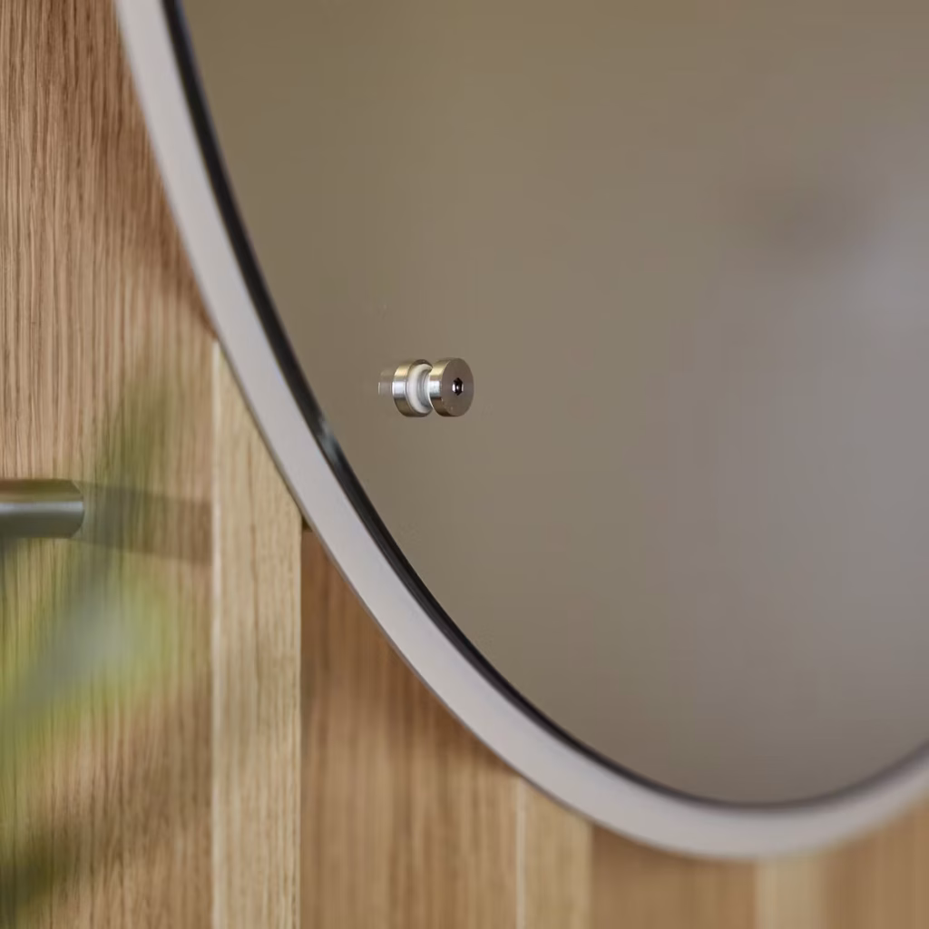 Bild 6 von 7 in der EMBRACE | Vala Mirror Galerie