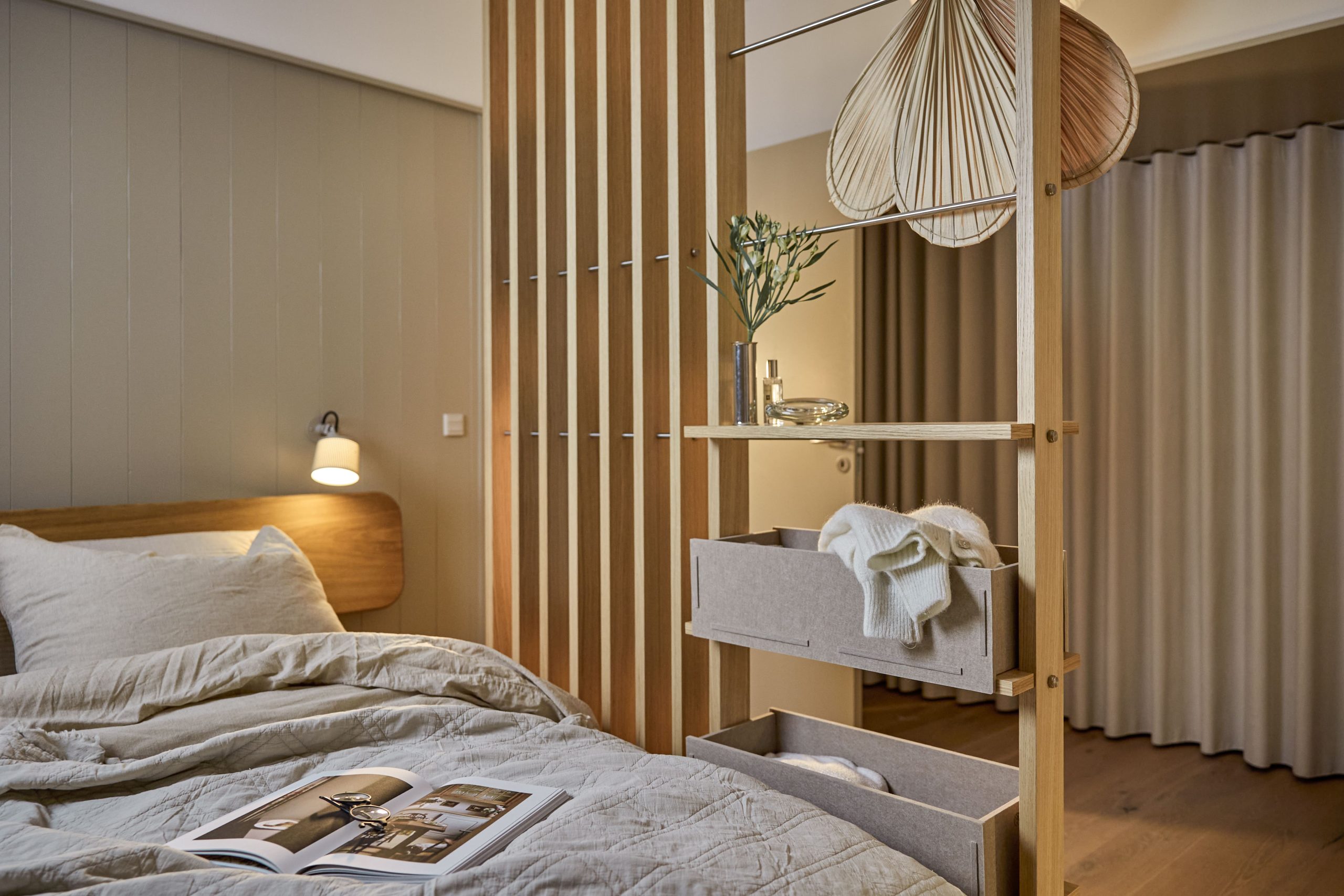 Innenarchitektur mit WoodUpp-Paneelen und interaktiven Hotspots